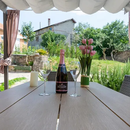Ferienhaus Lovely In Benkovac